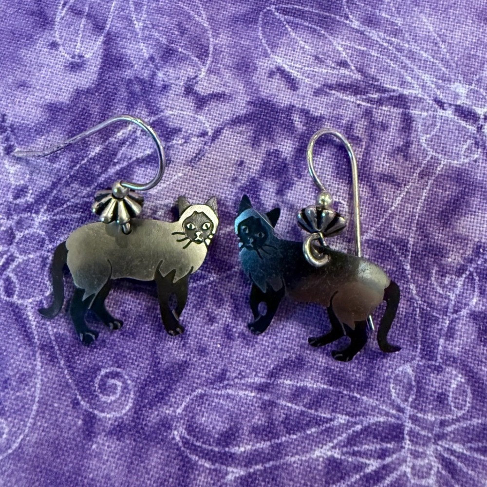 Womens Dangle Earrings Silver Tone Siamese Cat Kitten Whimsical Animal Jewelry
